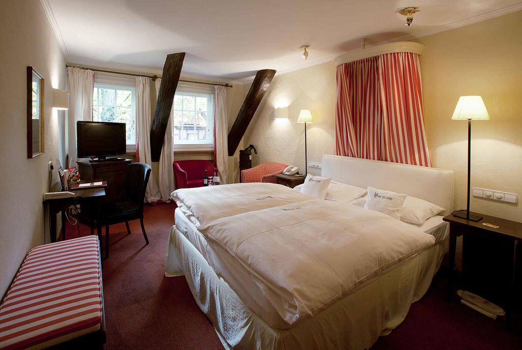Romantik Hotel Hof Zur Linde Munster  Buitenkant foto